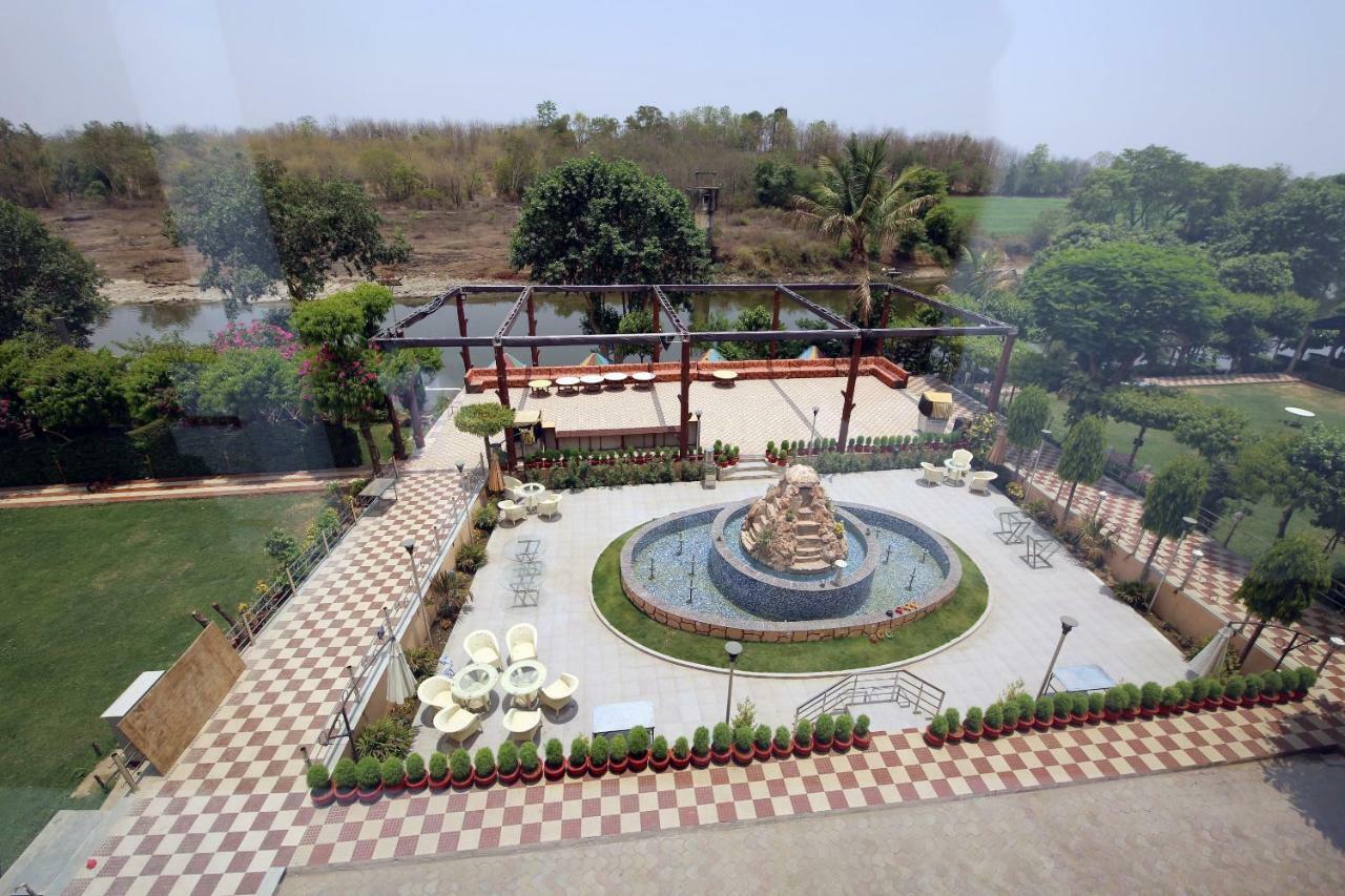 Oyo 38414 Rain Basera Resort Jabalpur Exteriör bild